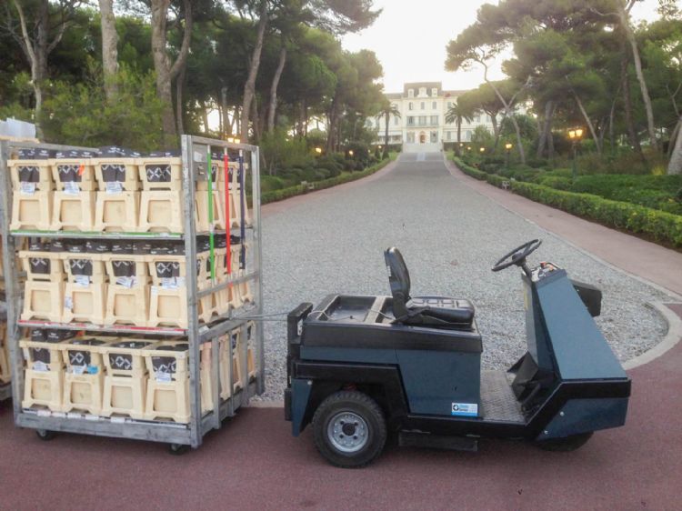 De elektrotrekkers van Steenks Service worden goed verkocht De elektrotrekkers van Steenks Service worden goed verkocht