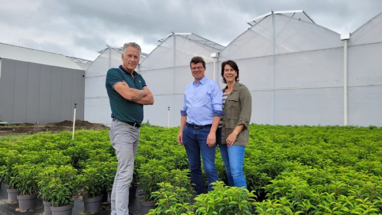 Eric van der Klauw (AgrowSer/VDH), kweker Alexander van Oploo en zijn echtgenote Anne Marie Eric van der Klauw (AgrowSer/VDH), kweker Alexander van Oploo en zijn echtgenote Anne Marie