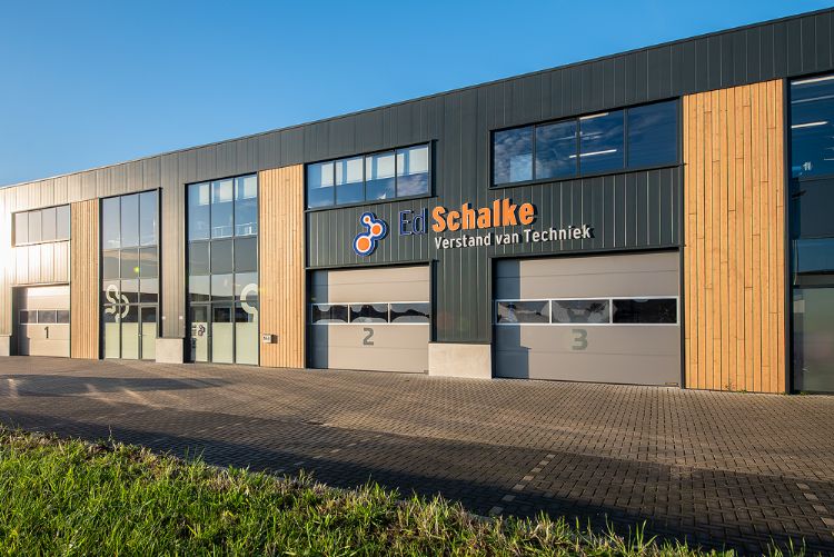 Het pand van Ed Schalke in Maasdijk