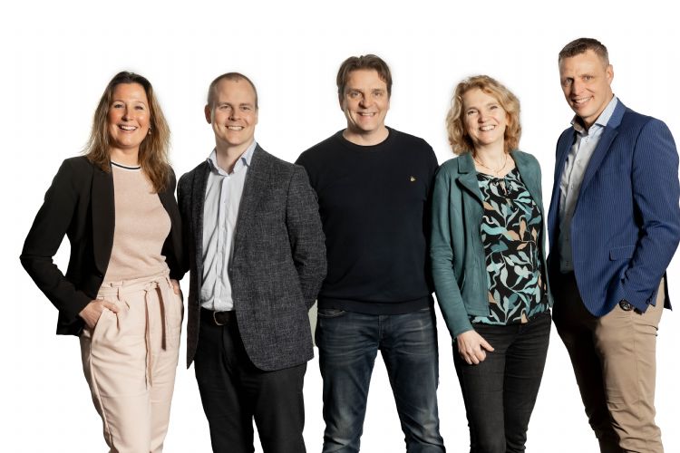 Het beursteam, van links naar rechts: Linda Hoogendoorn, Sytse Berends, Arjen Waltman, Sandra van Tol en Pieter Heemskerk Het beursteam, van links naar rechts: Linda Hoogendoorn, Sytse Berends, Arjen Waltman, Sandra van Tol en Pieter Heemskerk