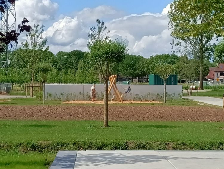 De tuin van het Laanboomhuis dient als inspiratietuin; ook voorbijgangers maken er volop gebruik van De tuin van het Laanboomhuis dient als inspiratietuin; ook voorbijgangers maken er volop gebruik van