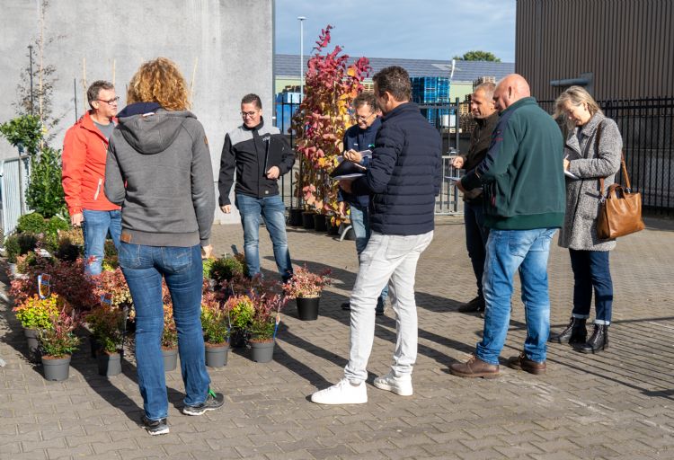 Contacten leggen en handel gaan hand in hand Contacten leggen en handel gaan hand in hand