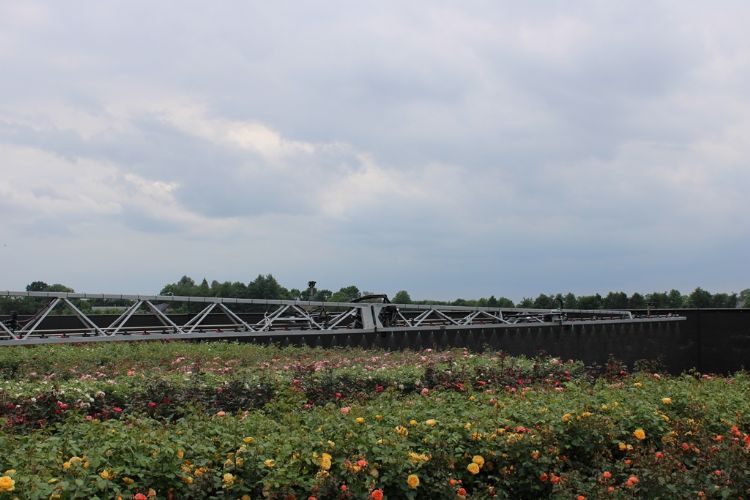 De sproeiarm heeft een lengte van ruim 18 meter De sproeiarm heeft een lengte van ruim 18 meter