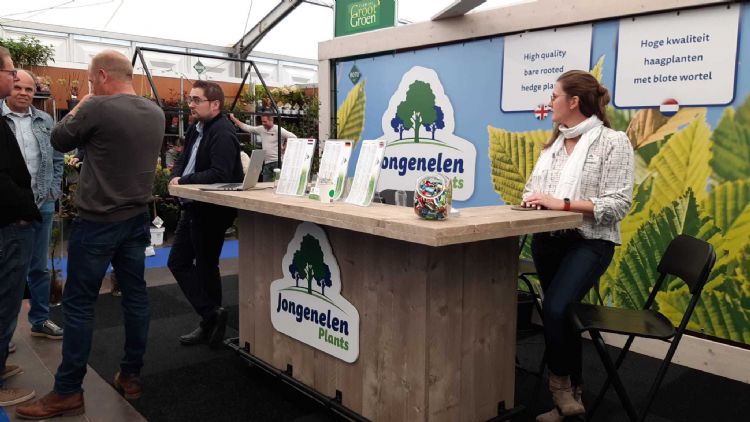 Jongenelen Plants heeft de hele dag wel aanloop Jongenelen Plants heeft de hele dag wel aanloop