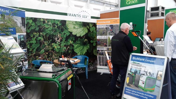 Mantis ULV gaat de strijd aan met onkruid met behulp van heet water Mantis ULV gaat de strijd aan met onkruid met behulp van heet water