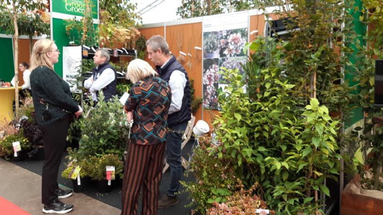 Minier staat de internationale bezoekers te woord in meerdere talen (maar geen Nederlands) Minier staat de internationale bezoekers te woord in meerdere talen (maar geen Nederlands)