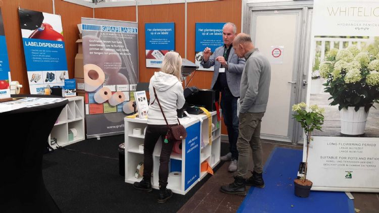 Sacha geeft een toelichting bij de labelprinters van Grafilabel Sacha geeft een toelichting bij de labelprinters van Grafilabel