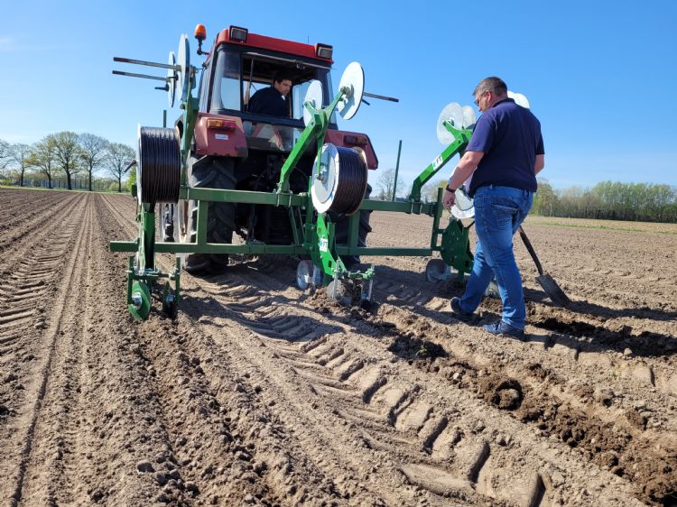 Netafim geeft de nodige ondersteuning bij de aanleg van irrigatiesystemen. Netafim geeft de nodige ondersteuning bij de aanleg van irrigatiesystemen.