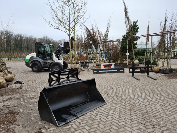 De AZ 95e wordt niet alleen ingezet voor graafwerk De AZ 95e wordt niet alleen ingezet voor graafwerk