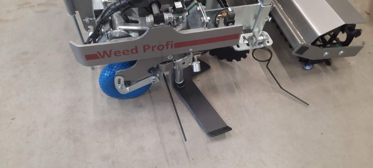 Zwenkarm met vlak schoffelmes Zwenkarm met vlak schoffelmes