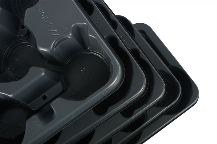 Het verschil in uiterlijk tussen de oude en de nieuwe Pristine-trays is minimaal, maar de laatste zijn wel duurzamer. Het verschil in uiterlijk tussen de oude en de nieuwe Pristine-trays is minimaal, maar de laatste zijn wel duurzamer.