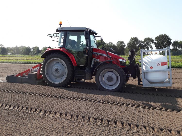 Alleen met een speciale ADR-gekeurde gastank mag je op de openbare weg komen. Alleen met een speciale ADR-gekeurde gastank mag je op de openbare weg komen.