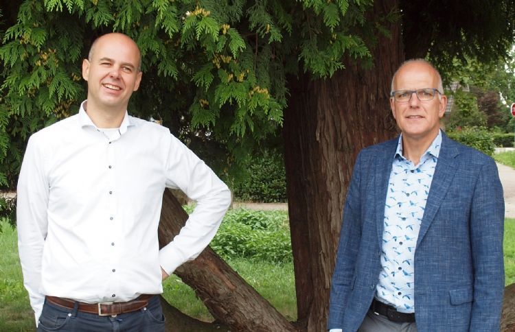 Nieuwe directie M. van den Oever Arie Idema en Jeroen van den Oever Nieuwe directie M. van den Oever Arie Idema en Jeroen van den Oever