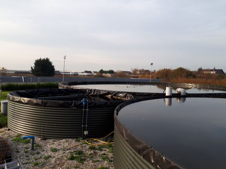 Naarmate je zelf meer wateropslag hebt, hoef je minder aanvullend water te nemen Naarmate je zelf meer wateropslag hebt, hoef je minder aanvullend water te nemen