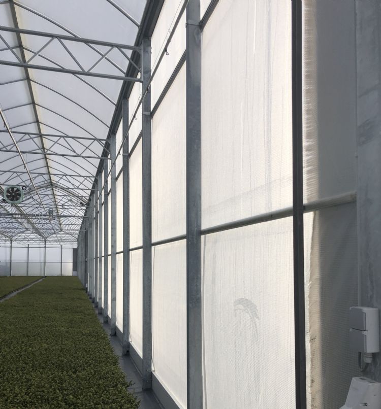 De zijwanden rollen op volgens hetzelfde systeem De zijwanden rollen op volgens hetzelfde systeem