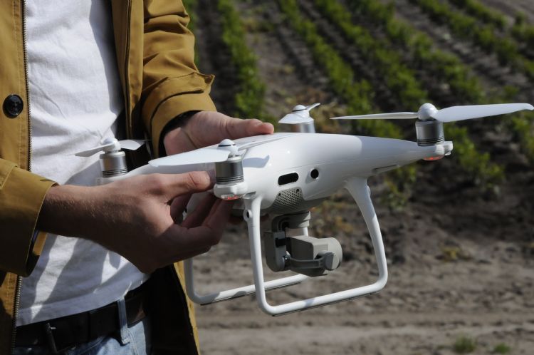De drone die Joost Sterke gebruikt voor zijn <i>precision farming</i> De drone die Joost Sterke gebruikt voor zijn <i>precision farming</i>