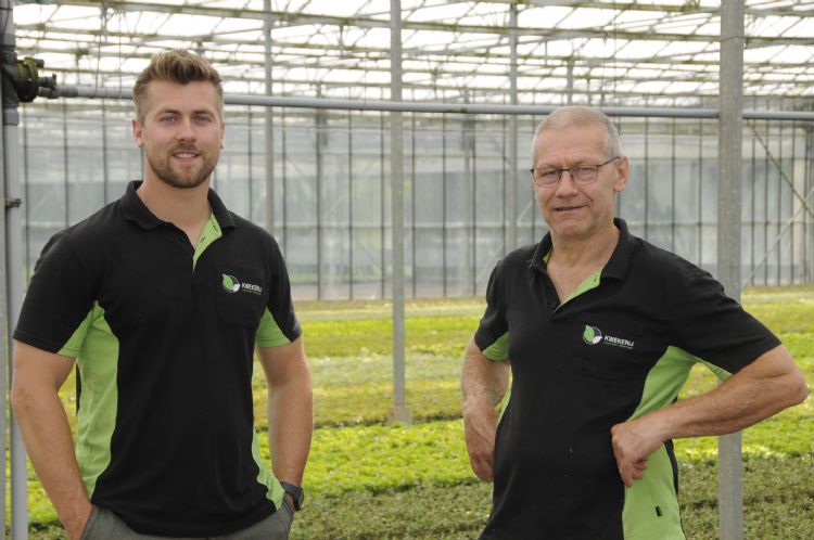 Merijn (links) en Maarten Bloemen trapten het <i>Azalea</i> Encore-avontuur af in Europa. Inmiddels verkopen ze jaarlijks ruim 100.000 <i>Azalea's</i> uit de serie die veredeld is door Robert 'Buddy' Lee