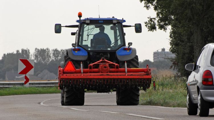 Eigenaren van landbouwvoertuigen zijn opgeroepen om hun voertuig op kenteken te laten verzekeren.