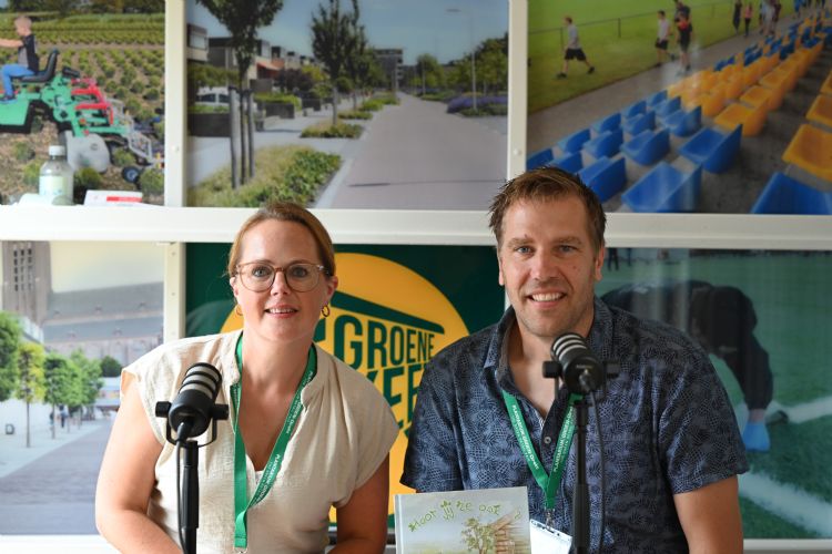 Joyce van der Bas en Jan Willem Rotteveel tijdens de opname van hun podcast in de Groene Keet van vakblad Boom in Business