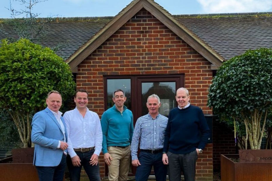De overnamepartners op locatie bij Deepdale