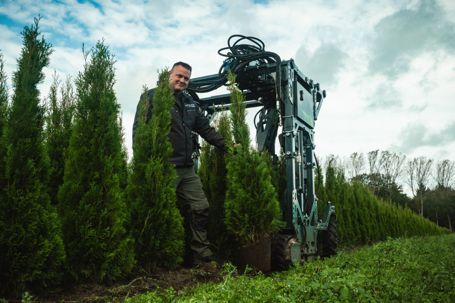 Mark van Gompel demonstreert de machine