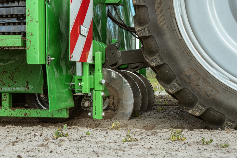 Schijfkouters vooraan op de plantmachine