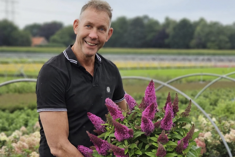 Jim Koot met <i>Buddleja</i> Butterfly Candy® 'Little Magenta'